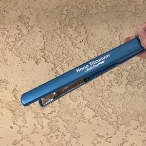 BaBylissPRO nano titanium 1 inch flat iron